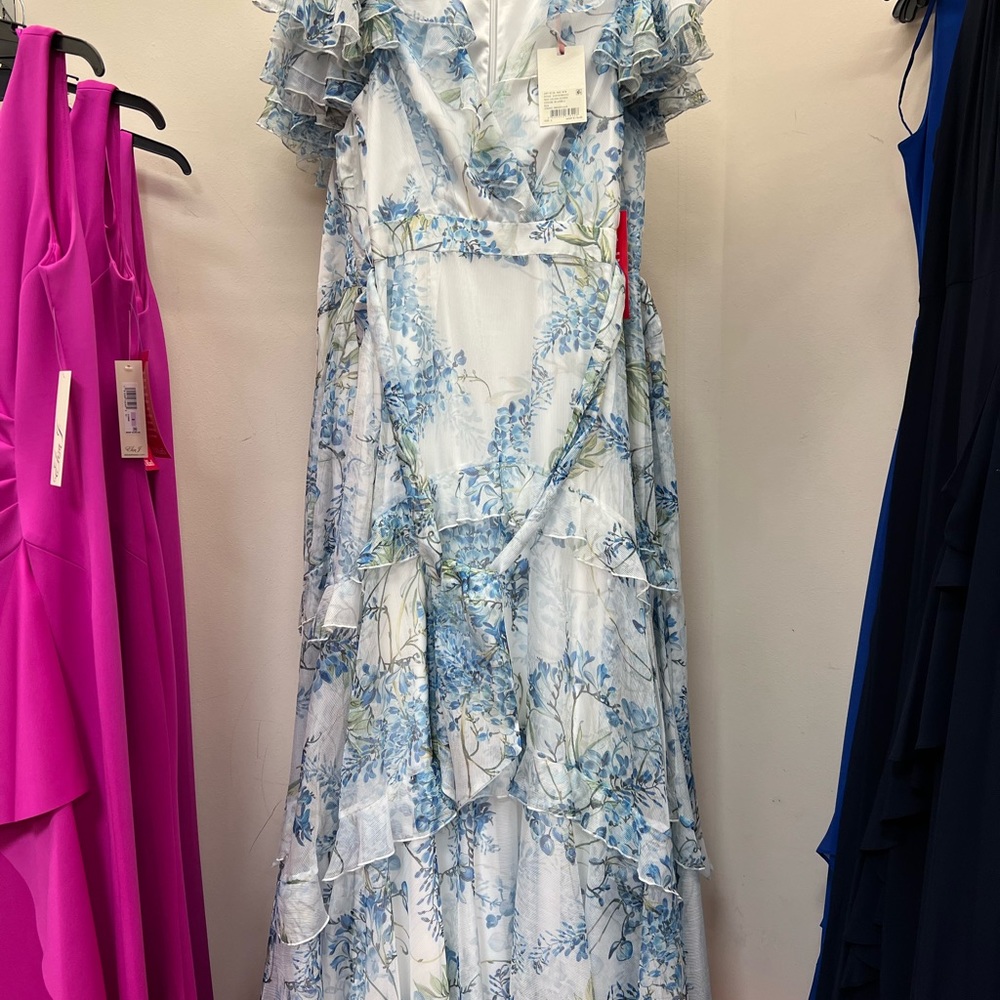 Beautiful dress - Picture 3 of 3